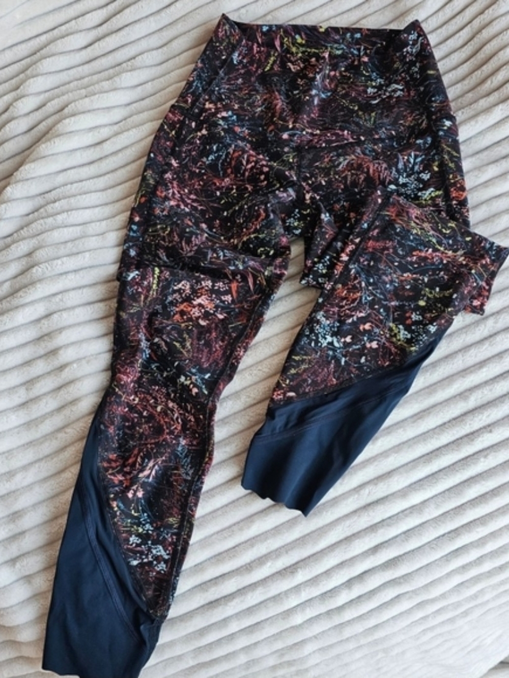 4 Lululemon Leggins Sz-4 Black Multi-Color Print Active Leggings